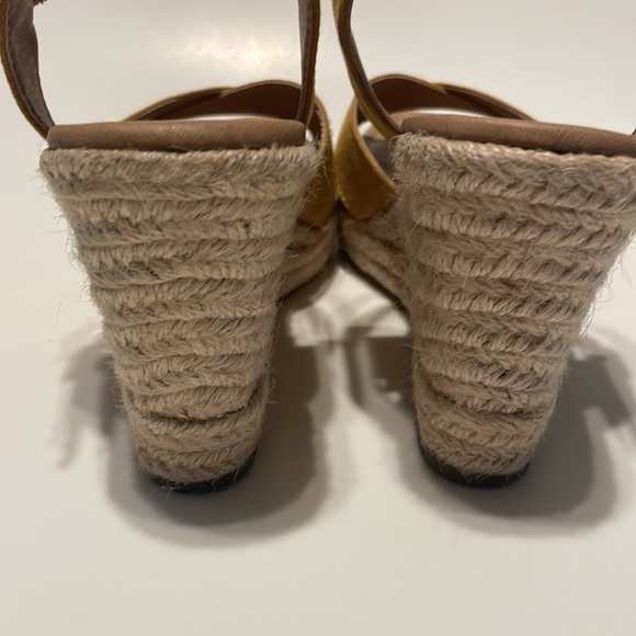 Yellow Wedges! - Picture 4 of 6